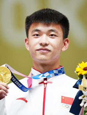 业:体育冠军明星姓名:张常鸿地 区:大陆职 业:体育冠军张常鸿出场费