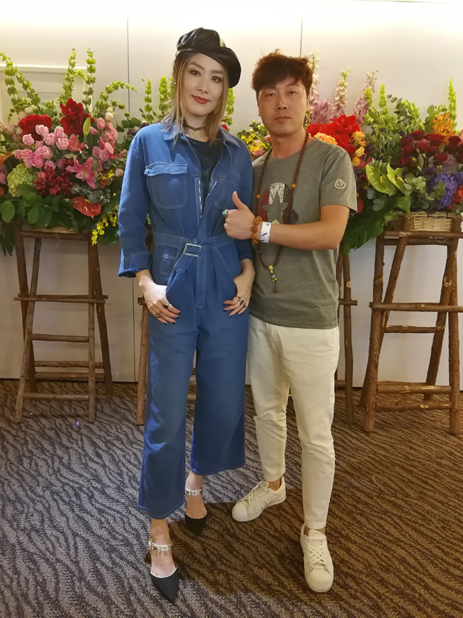 张勇与陈慧琳合影