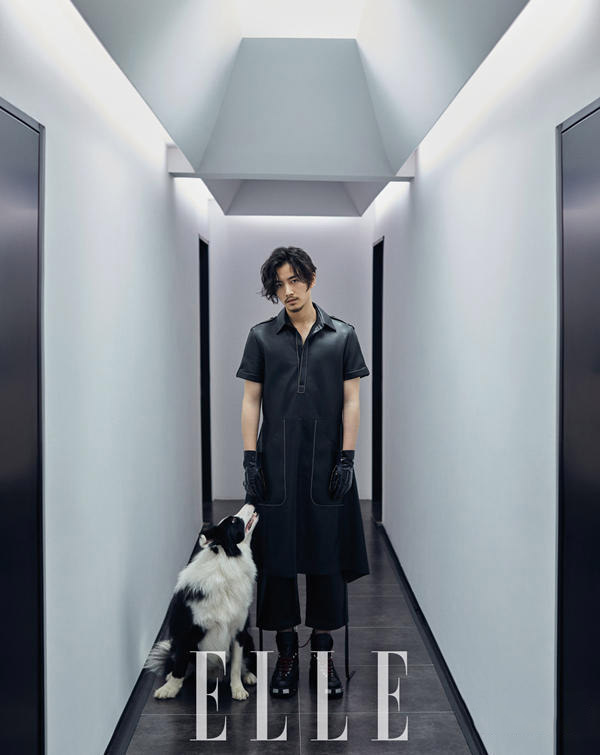 陈晓酷帅大片霸气迷人，慵懒冷峻与萌狗成强烈反差