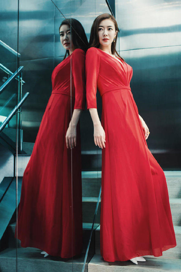 熊黛林宣布怀孕后首登封面，红裙美艳显御姐女神范