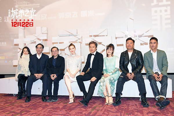 《城市之光》上海首映礼，邓超遭“绑架”刘诗诗美如画
